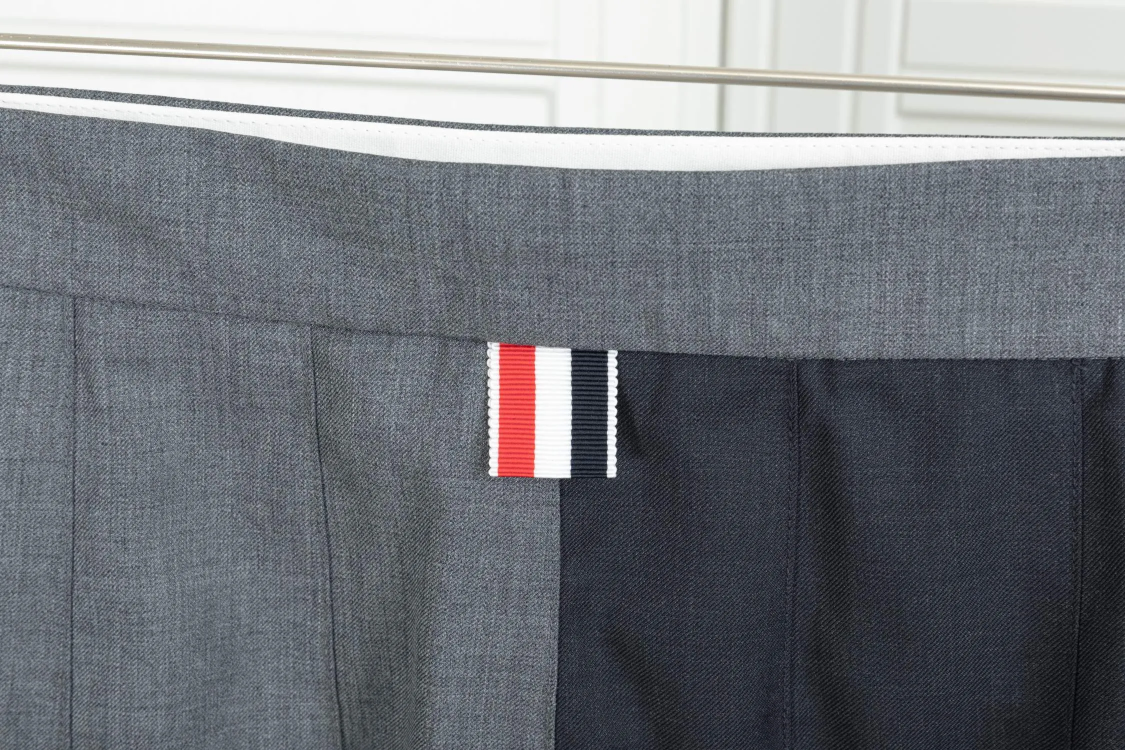 𝑻𝒉𝒐𝒎 𝑩𝒓𝒐𝒘𝒏𝒆 (Original 2 ) Thom Browne: 1:1 : Gray Black Size：0123